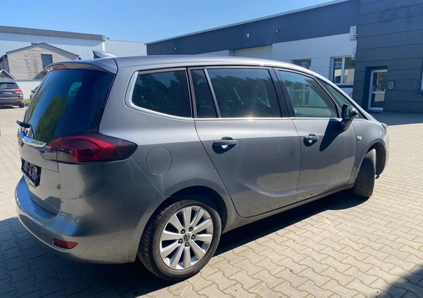 Opel Zafira cena 51045 przebieg: 196000, rok produkcji 2017 z Warszawa małe 154